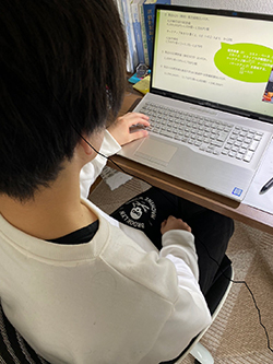 画像：一橋大学のオンライン授業