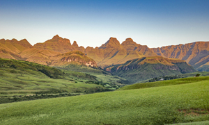 「南アフリカ共和国　ドラケンスバーグ公園」など、世界の風景壁紙を公開！