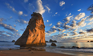 絶景壁紙の旅「ニュージーランド　カセドラルコーブ」など、「絶景壁紙の旅 秋 第1弾」（2枚）、「秋の風景壁紙」（3枚）を公開！